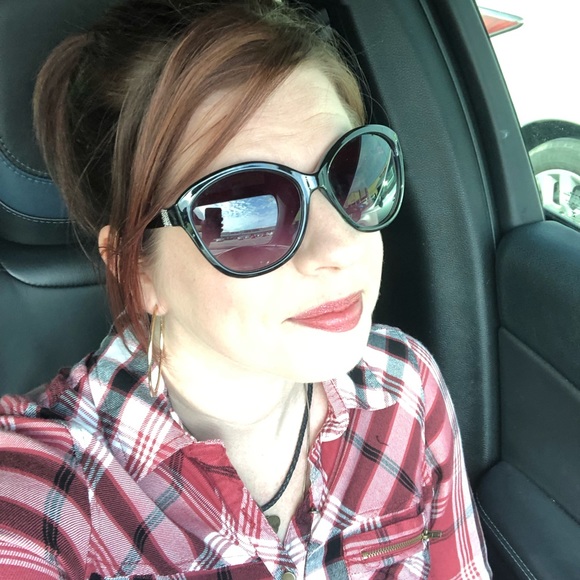 Meet your Posher, Valerie - Picture 1 of 5